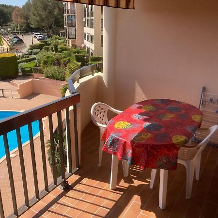 Appartement 2 Chambres Avec Piscine Face A La Mer A La Coudouliere 식스포즈레스플라지스 외부 사진