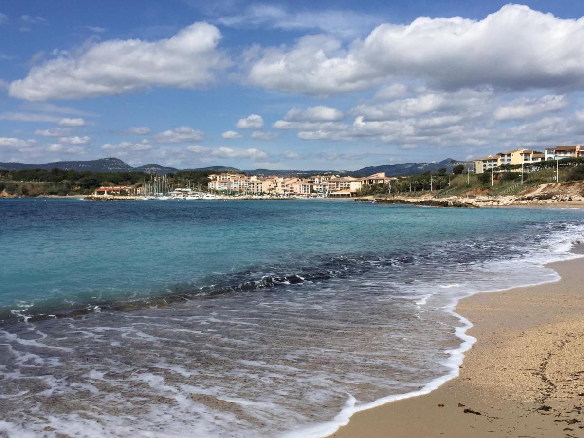 Appartement 2 Chambres Avec Piscine Face A La Mer A La Coudouliere 식스포즈레스플라지스 외부 사진