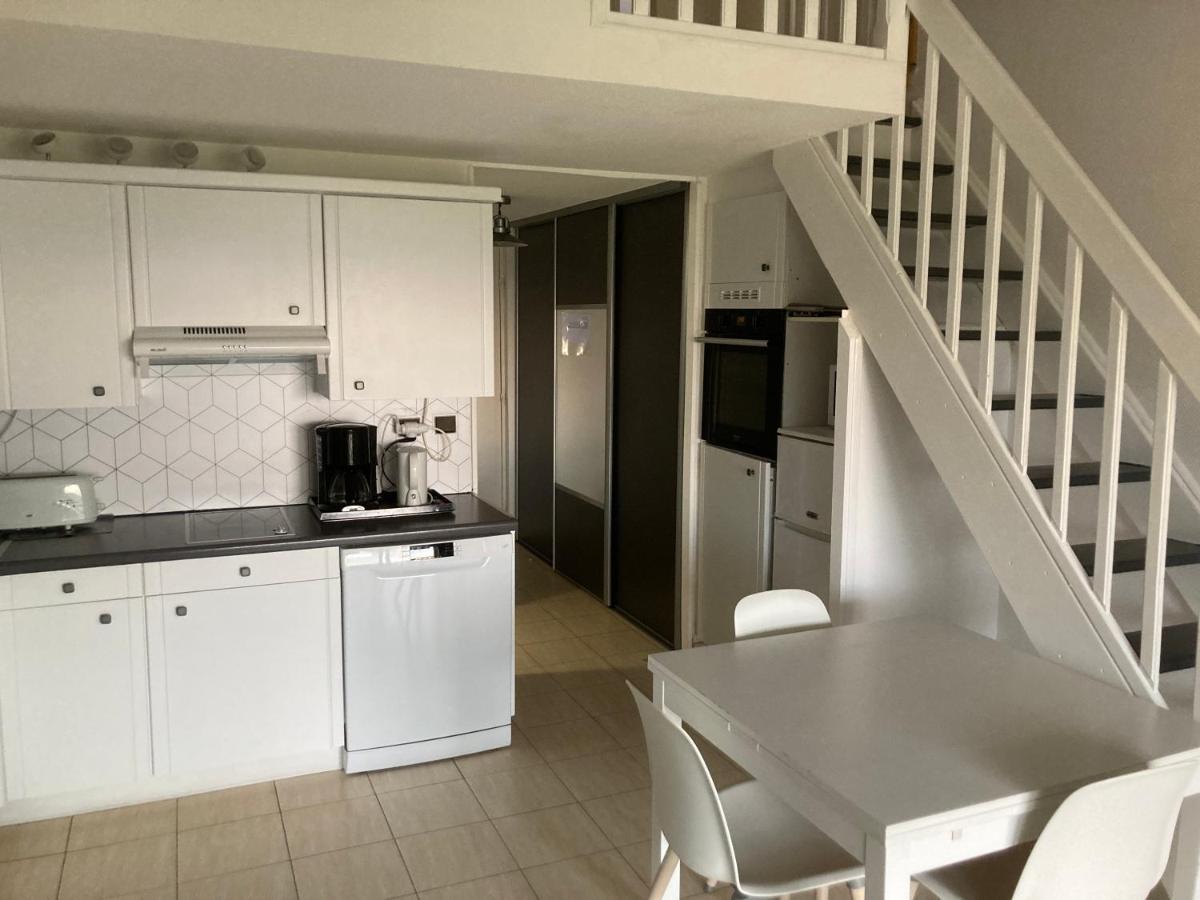 Appartement 2 Chambres Avec Piscine Face A La Mer A La Coudouliere 식스포즈레스플라지스 외부 사진