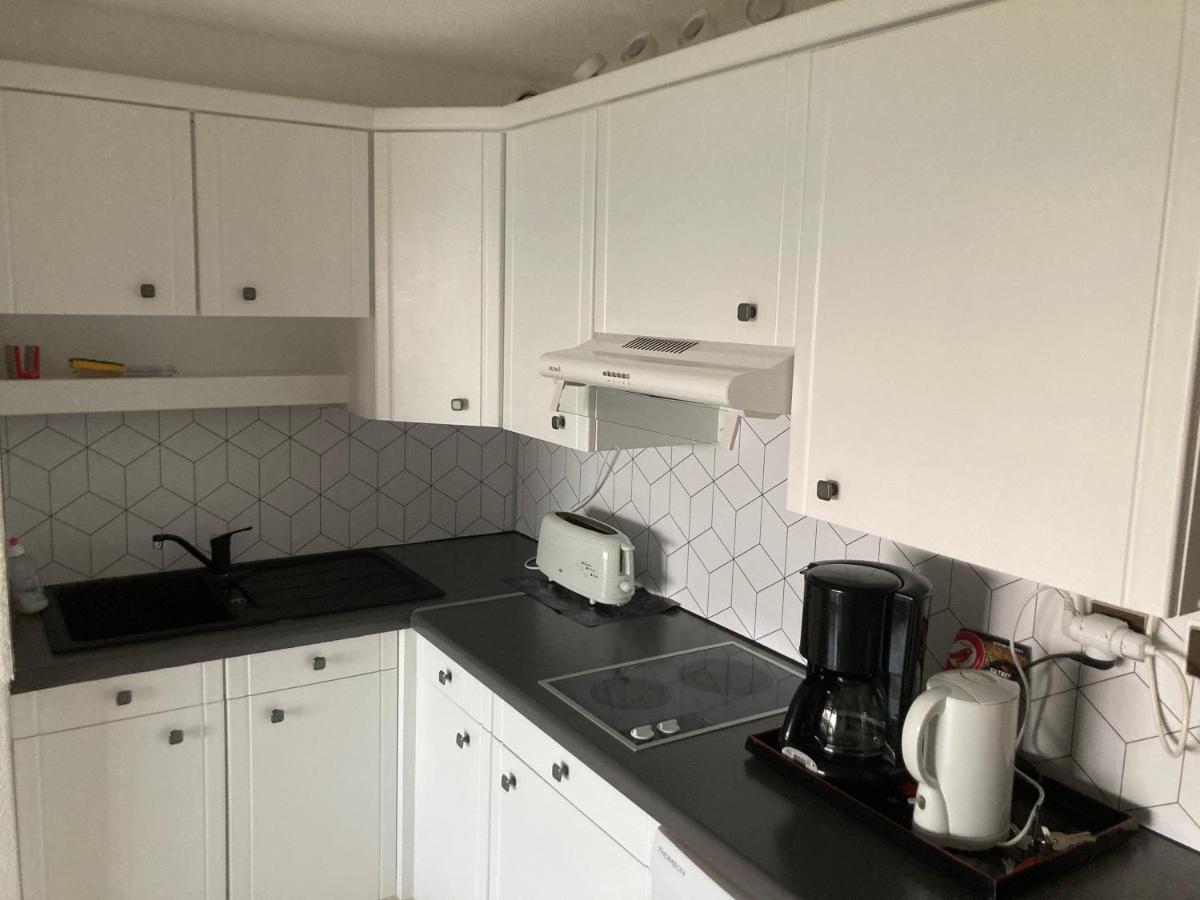 Appartement 2 Chambres Avec Piscine Face A La Mer A La Coudouliere 식스포즈레스플라지스 외부 사진
