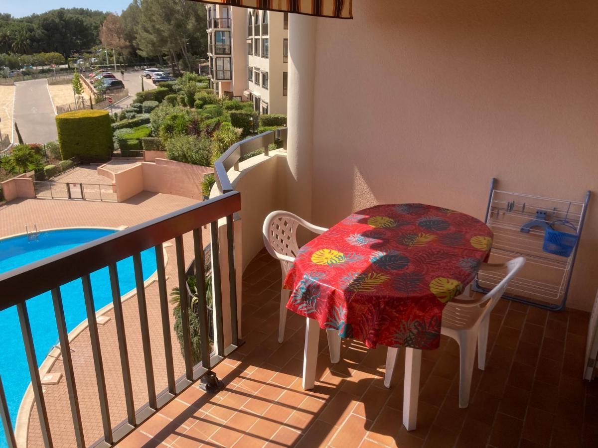 Appartement 2 Chambres Avec Piscine Face A La Mer A La Coudouliere 식스포즈레스플라지스 외부 사진