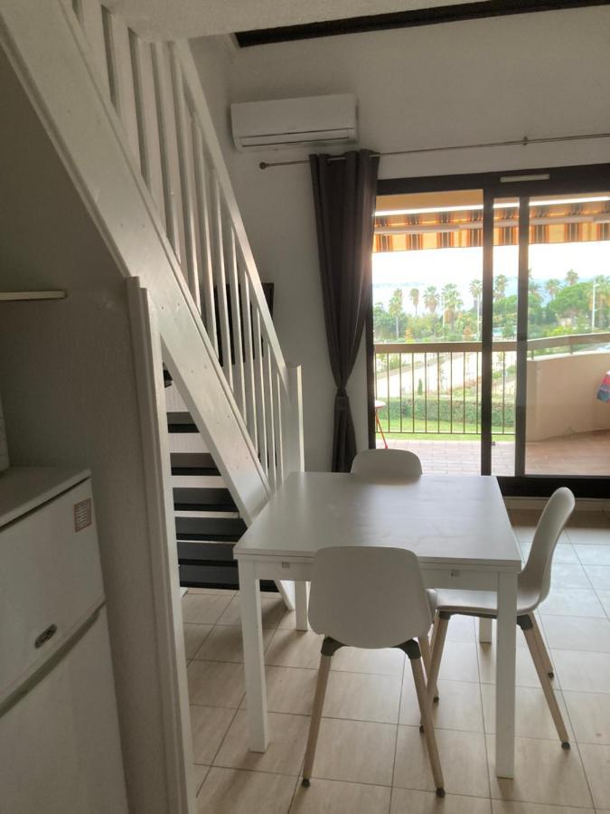 Appartement 2 Chambres Avec Piscine Face A La Mer A La Coudouliere 식스포즈레스플라지스 외부 사진